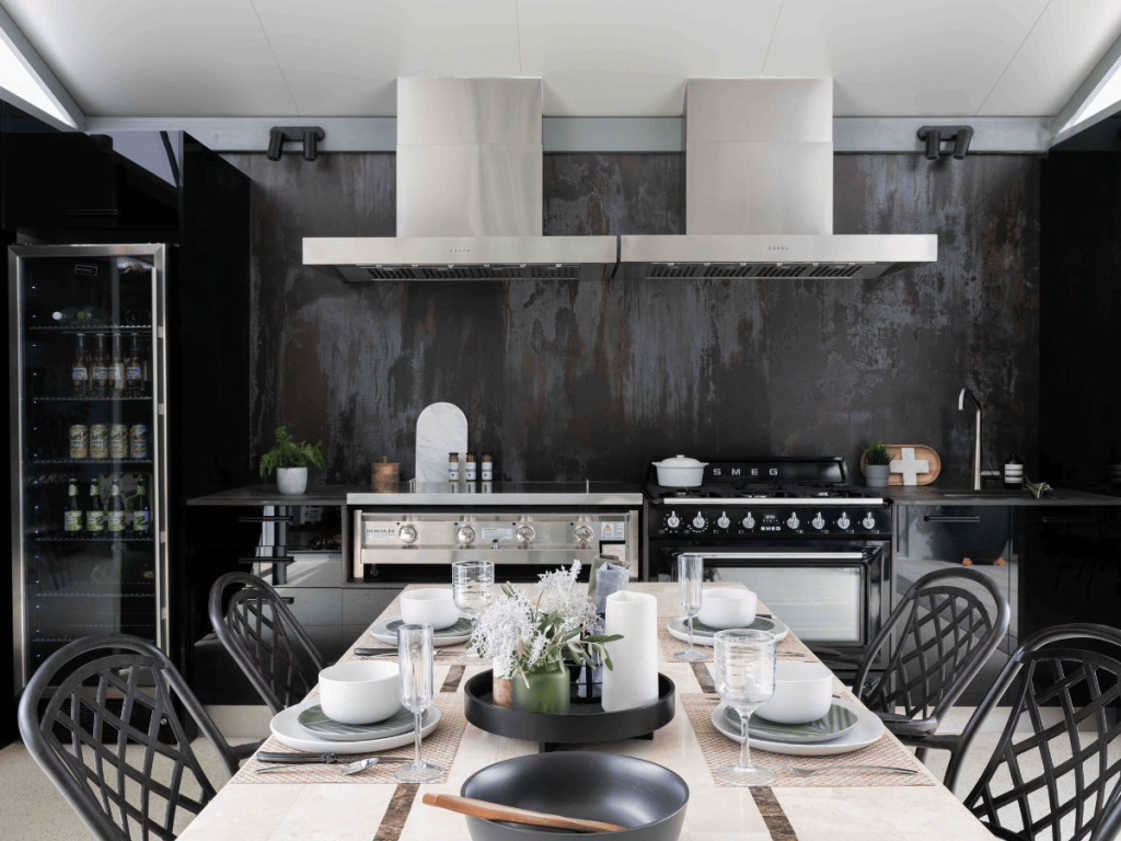 outdoor living dark kitchen splashback
