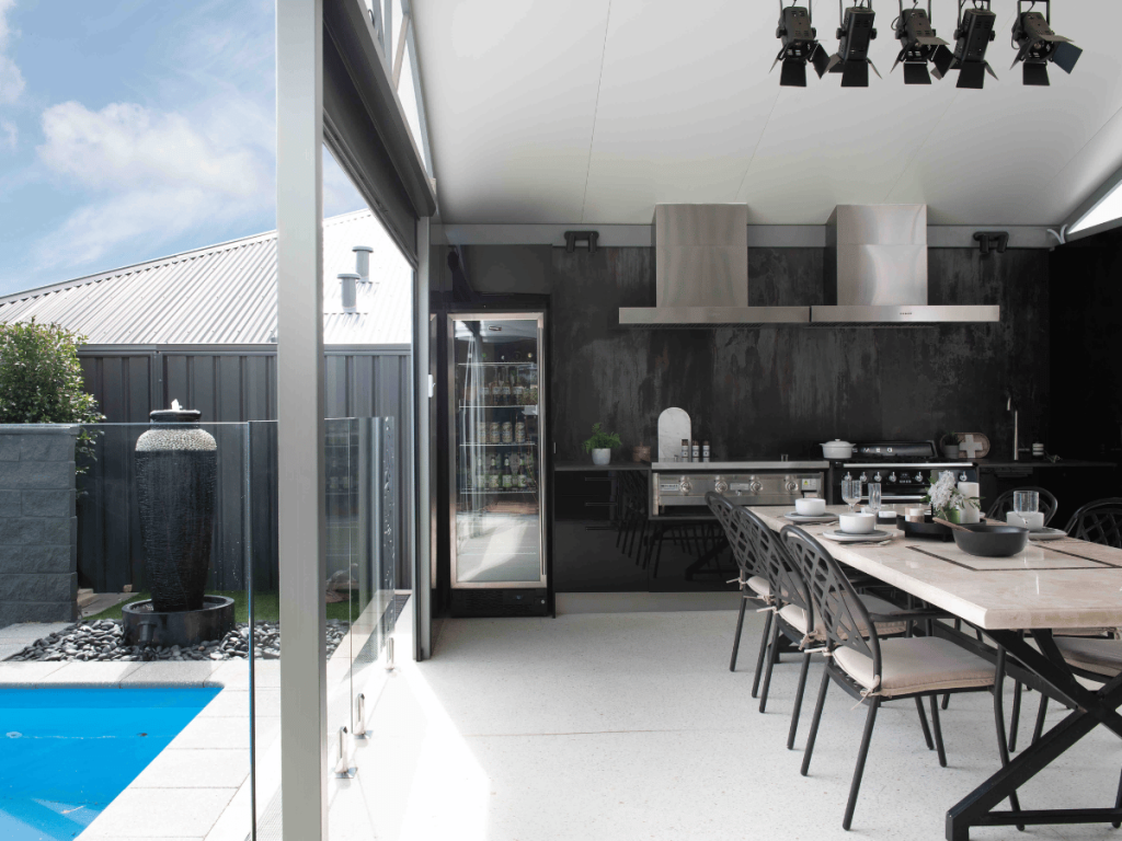 Black outdoor kitchen splashback