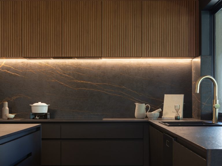DGW Black Kitchen Inspo
